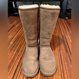 Classic Tall II Boot. Almost New.